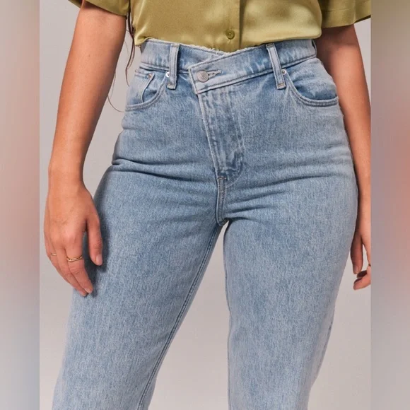 Abercrombie Curve Love Ultra High Rise 90s Straight Jean 25 - Picture 3 of 13